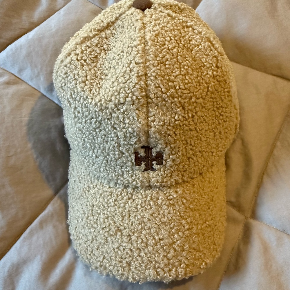 Tory Burch Logo Cream Sherpa Baseball Hat